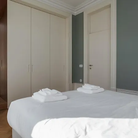Victoria Luxury Apartment, Historic House Downtown