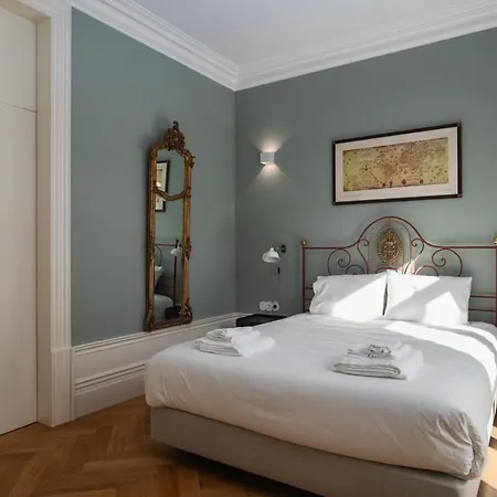 Victoria Luxury Apartment, Historic House Downtown